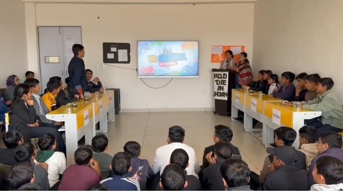 Teachers and students at the VR Gurukul social science quiz